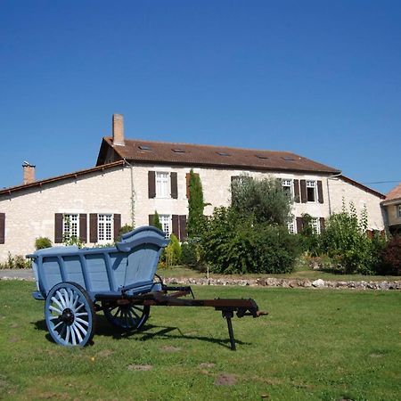 Le Logis Des Quatre Puits Bed & Breakfast Neuvicq-Montguyon Dış mekan fotoğraf