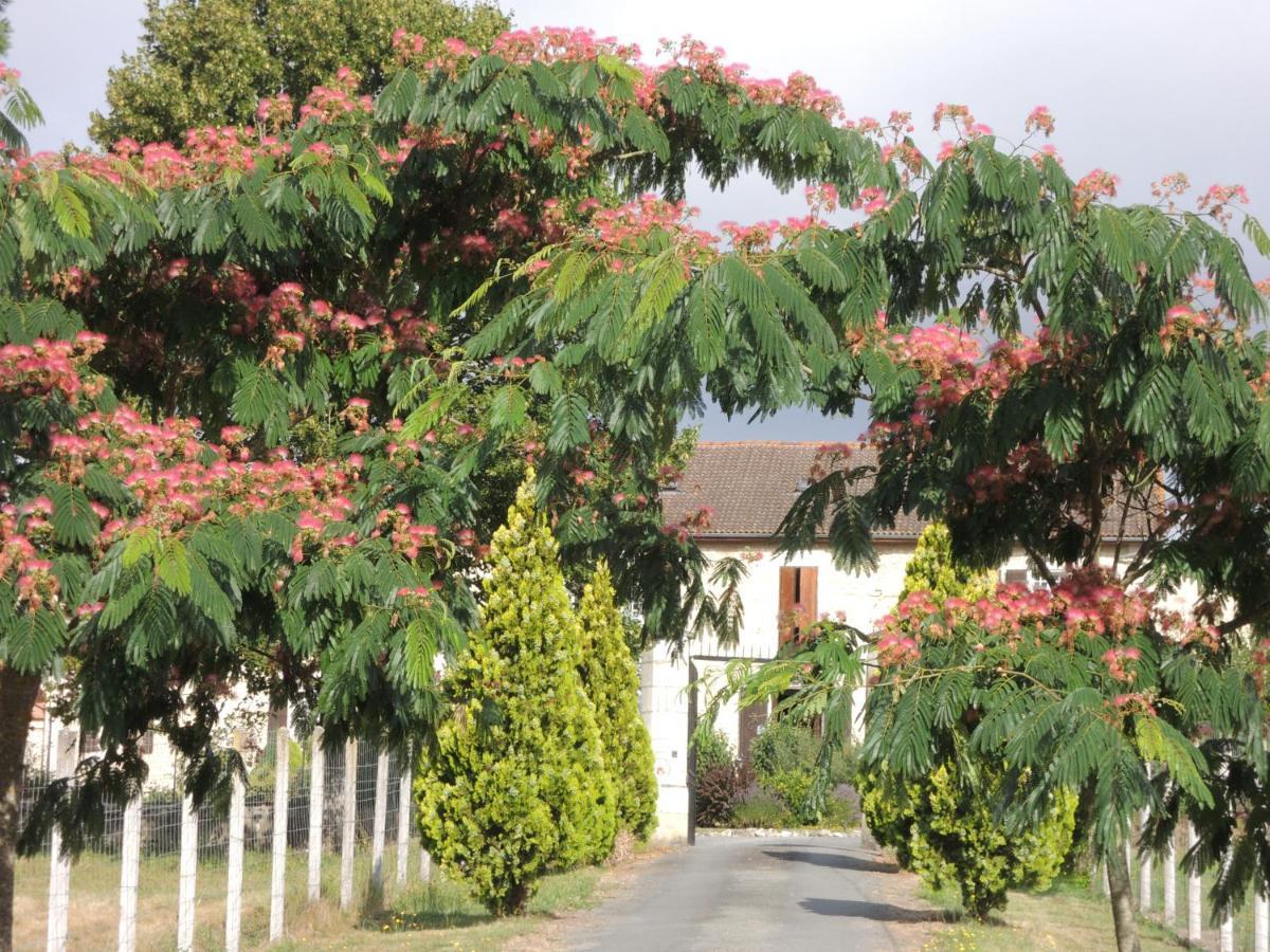 Le Logis Des Quatre Puits Bed & Breakfast Neuvicq-Montguyon Dış mekan fotoğraf