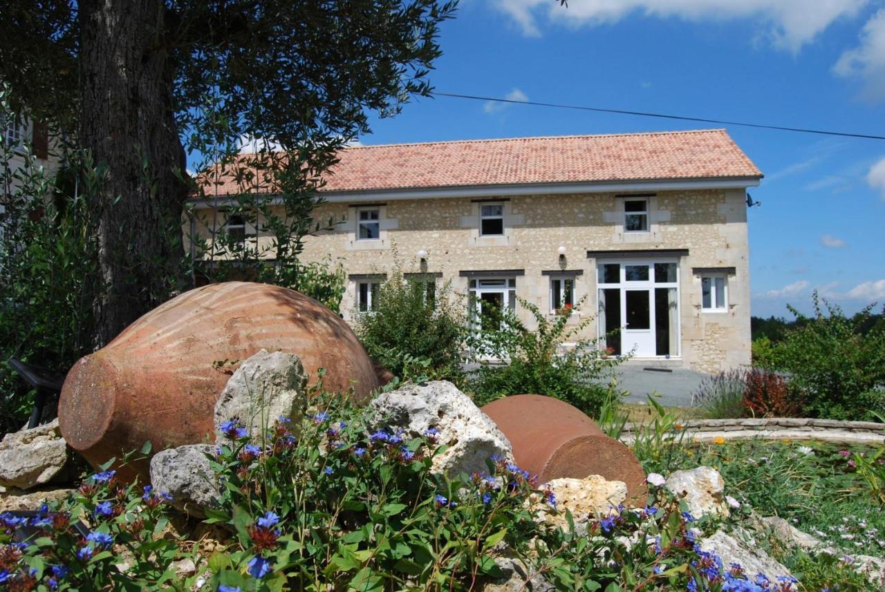 Le Logis Des Quatre Puits Bed & Breakfast Neuvicq-Montguyon Dış mekan fotoğraf