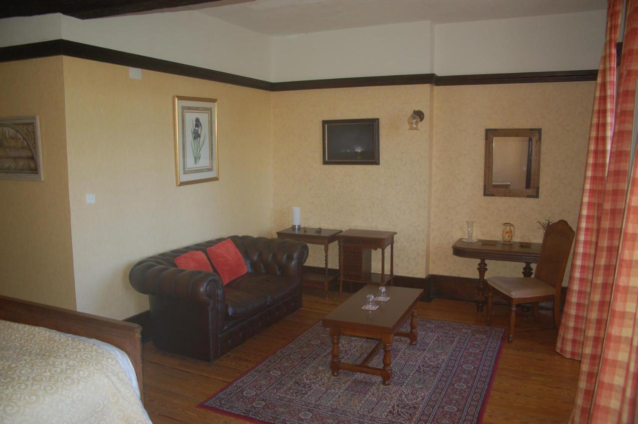Le Logis Des Quatre Puits Bed & Breakfast Neuvicq-Montguyon Dış mekan fotoğraf