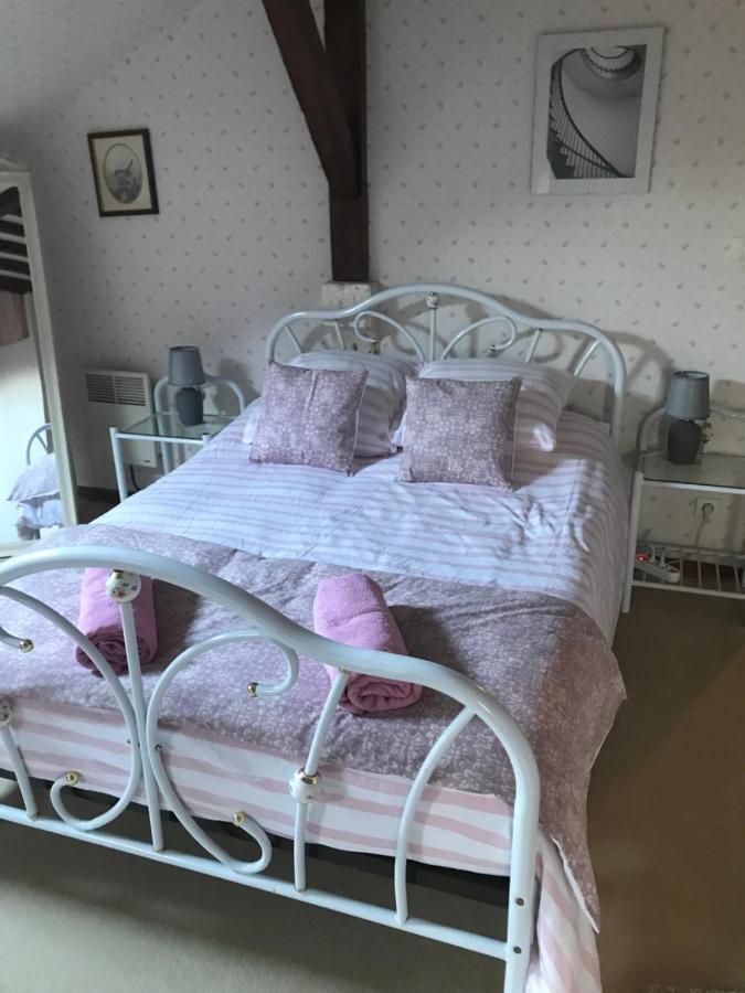 Le Logis Des Quatre Puits Bed & Breakfast Neuvicq-Montguyon Dış mekan fotoğraf