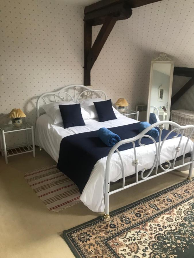 Le Logis Des Quatre Puits Bed & Breakfast Neuvicq-Montguyon Dış mekan fotoğraf