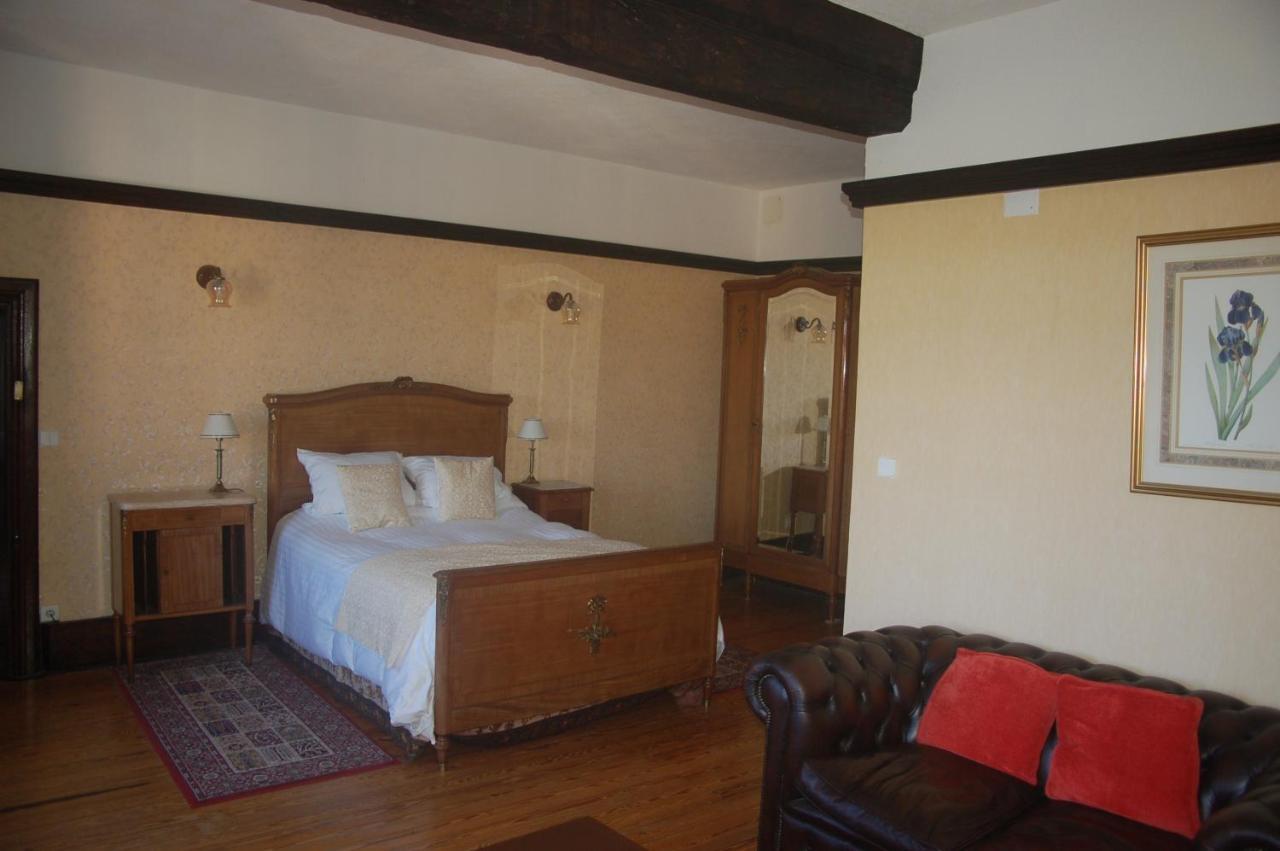 Le Logis Des Quatre Puits Bed & Breakfast Neuvicq-Montguyon Dış mekan fotoğraf