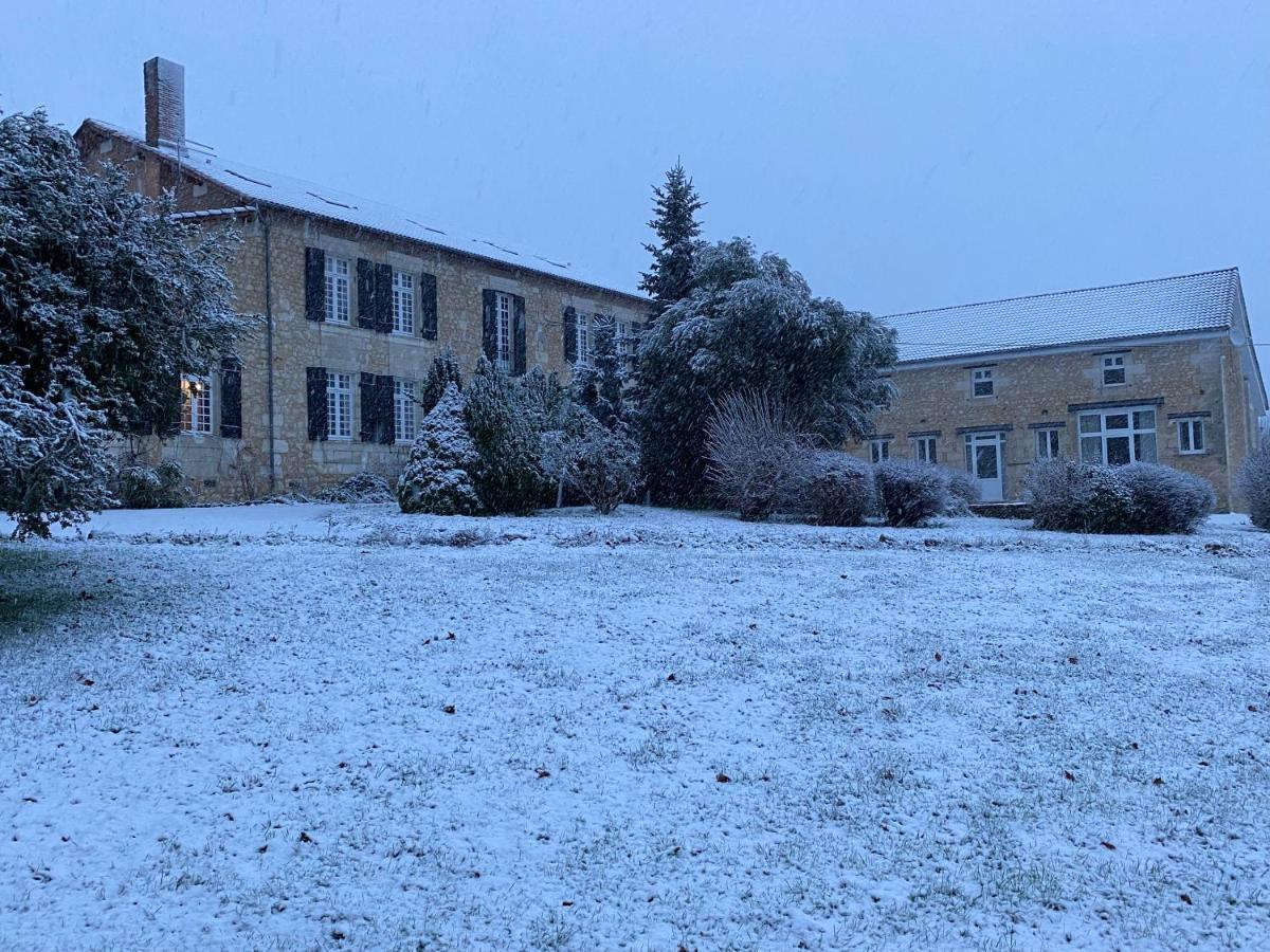 Le Logis Des Quatre Puits Bed & Breakfast Neuvicq-Montguyon Dış mekan fotoğraf